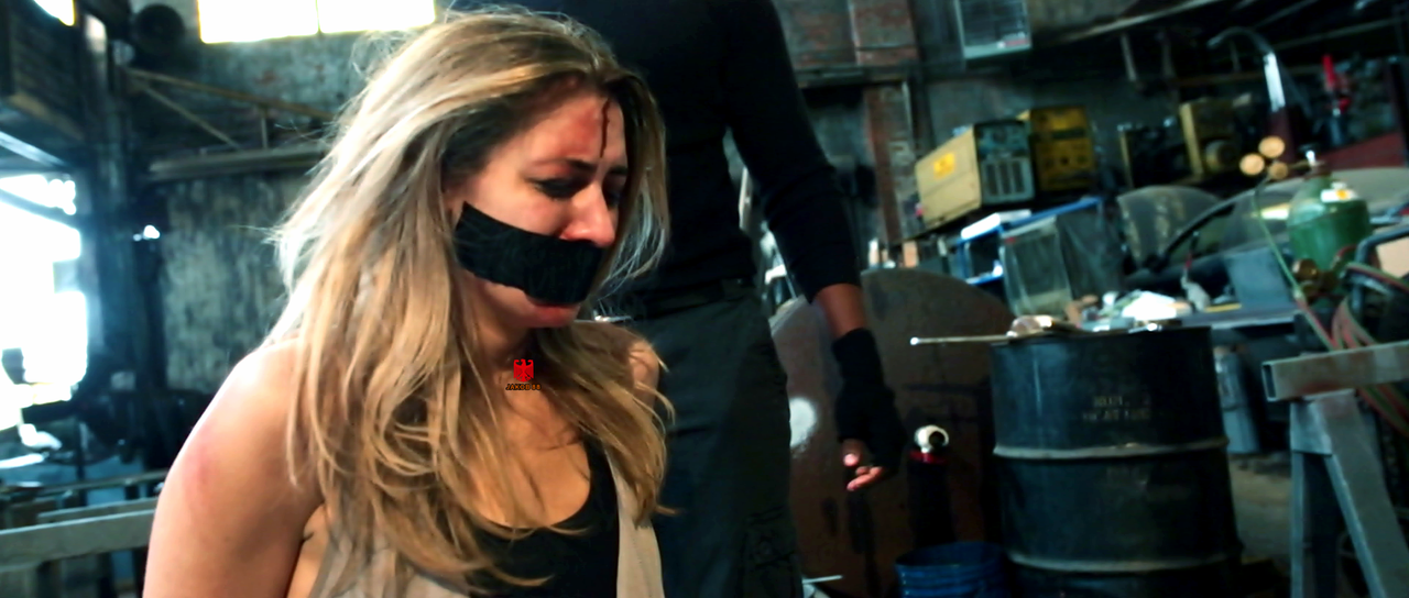 Courtney Cavanagh 5 Mirror Life 2025