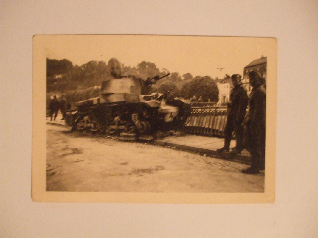 Panzer - Zerstörter Russischer Panzer - Soldaten