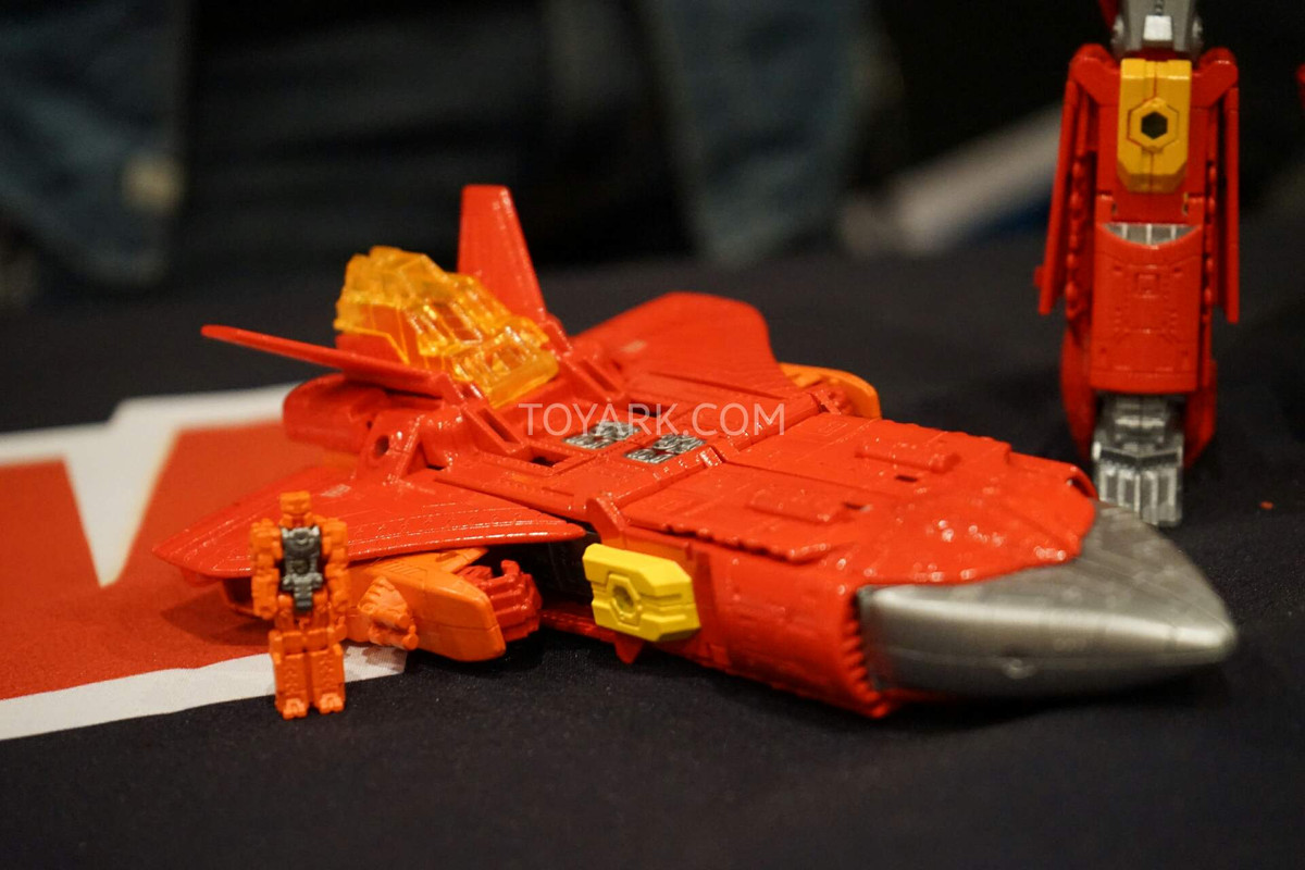 NYCC2015-Hasbro-Sentinel-Prime-012