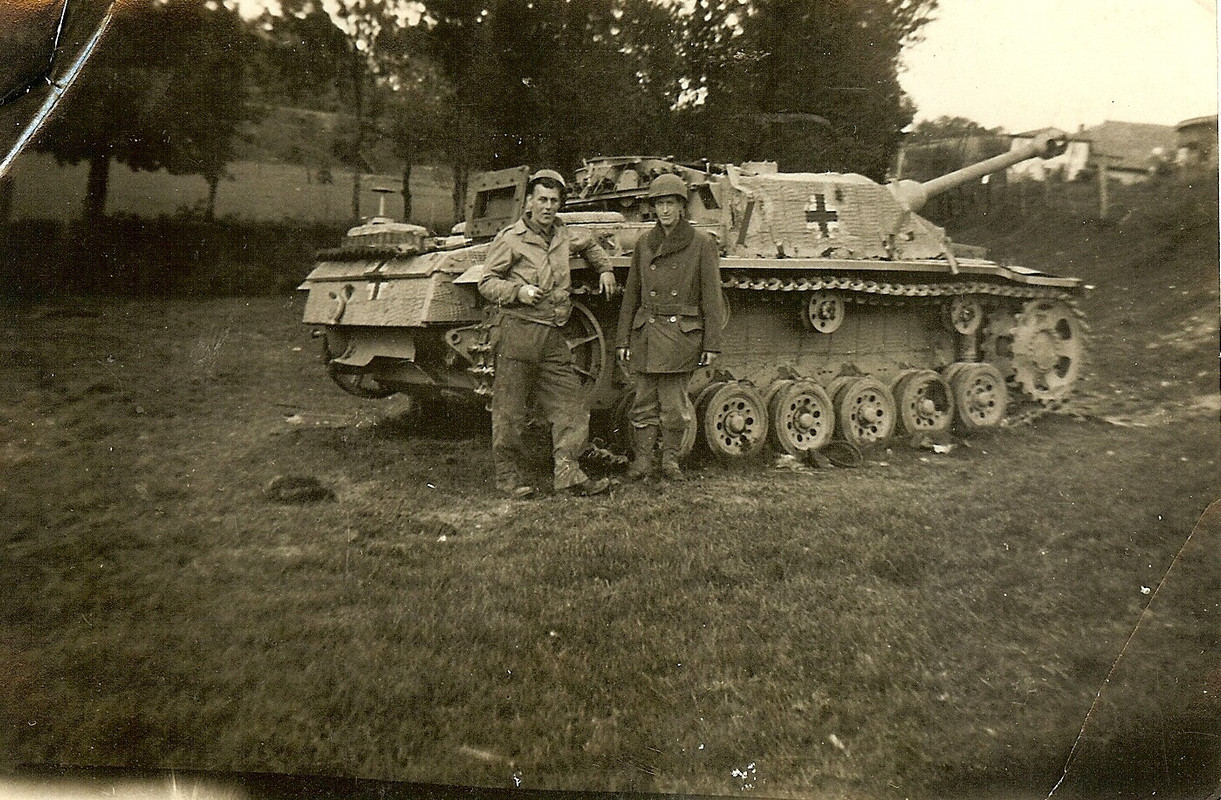 US Soldiers Posed by KO'd German Sturmgeschütz III Panzer Tank!!!