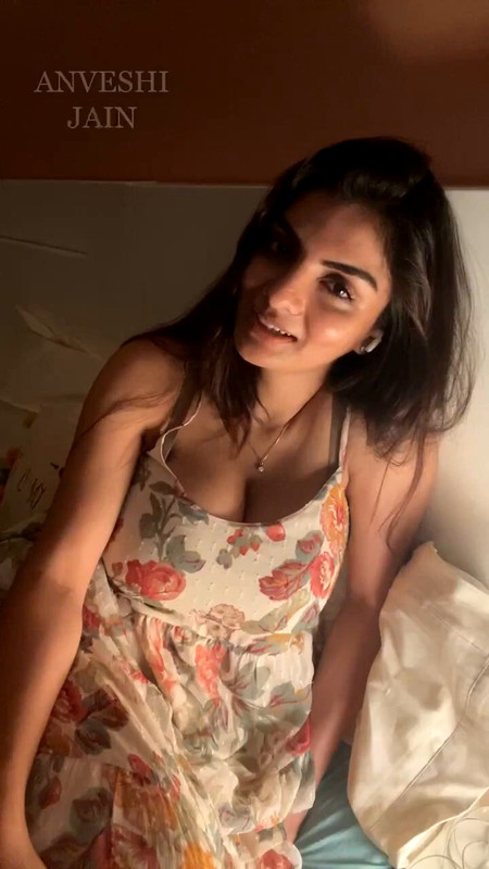 Anveshi Jain Live.mp4.0017