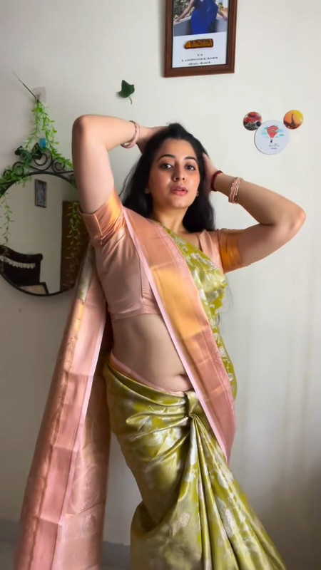 [Image: ksudha-sexy-big-deep-navel-in-cream-sare...19-051.jpg]