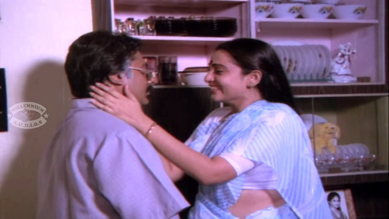 Beautiful and young geetha navel and other saree scenes.mp4_snapshot_00.44.961