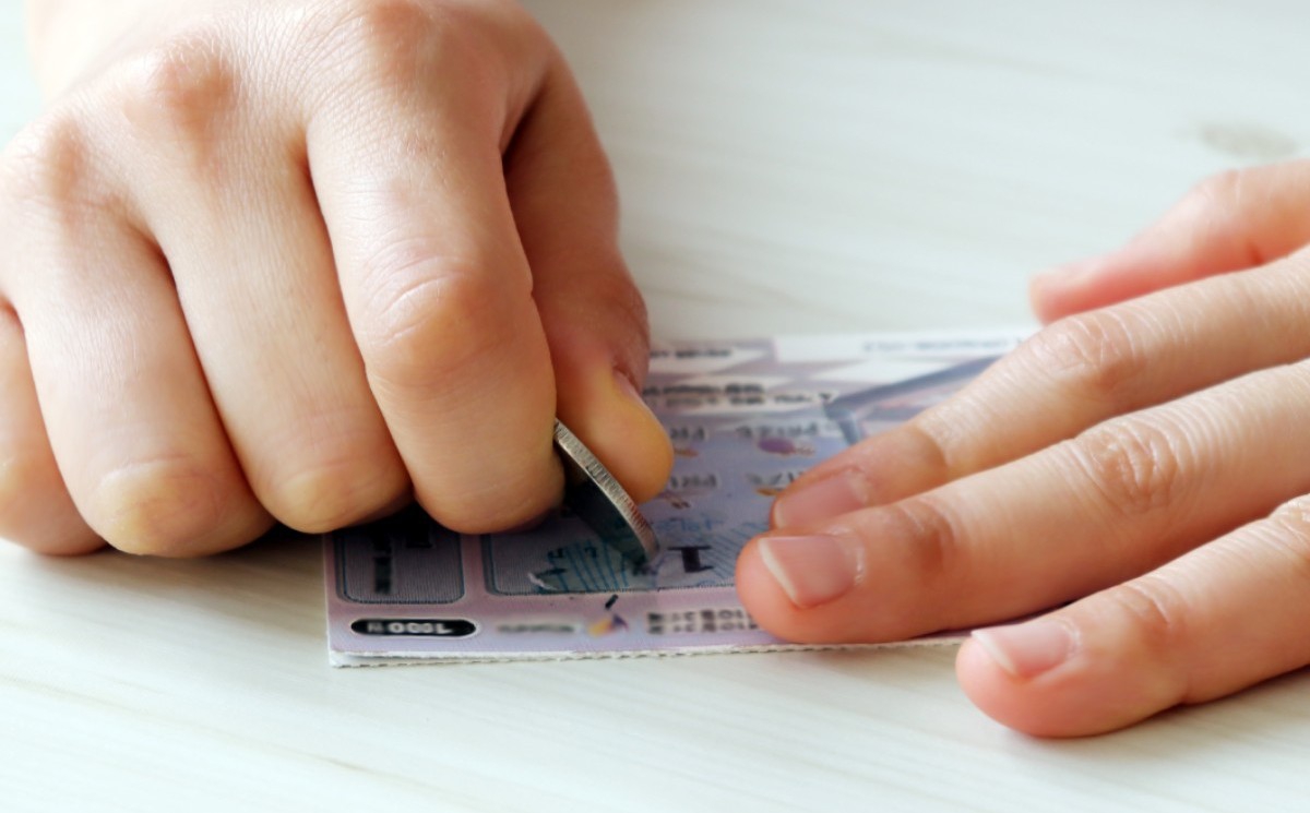 Migrante gana la lotería y es arrestado cuando reclamaba el premio