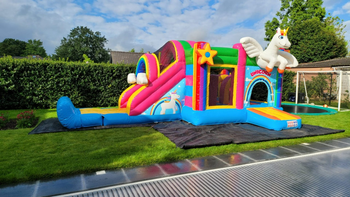 Eenhoorn springkasteel Eenhoorn springkasteel