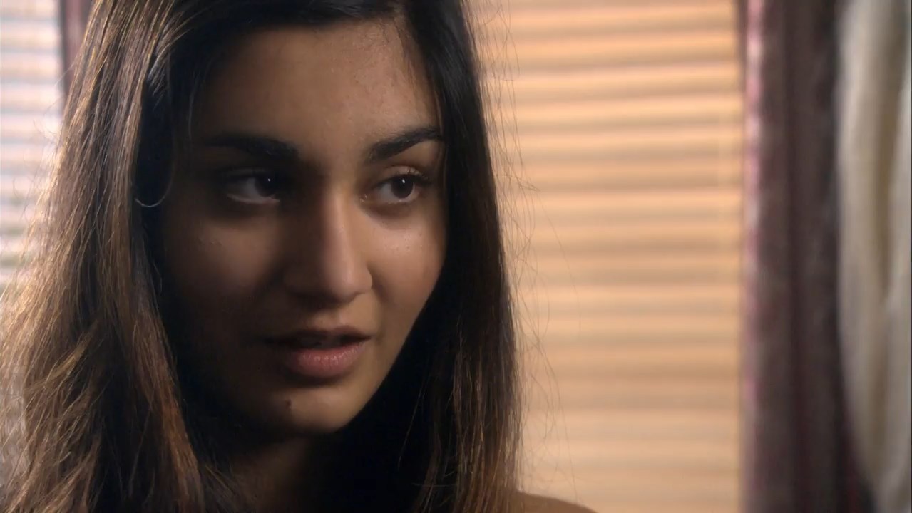 Skins (2010) Season 4 [Hindi + Tamil + Telugu + English] WebRip 480p, 720p ESub - Complete Screenshot