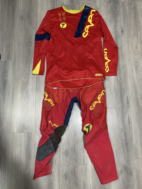 134A9408-8231-4F69-BF03-60353E937871