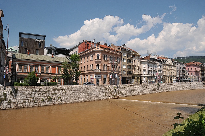 Zapisi iz Bosne Sarajevo-Despi-a-ku-a-438-295