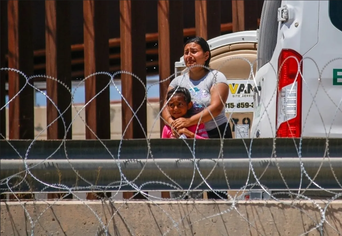 Texas no retira el alambre de púas de la frontera, pese a fallo de la Corte Suprema