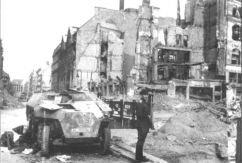 SdKfz 250 pertenecientes a la Nordland en Berlín, 1945