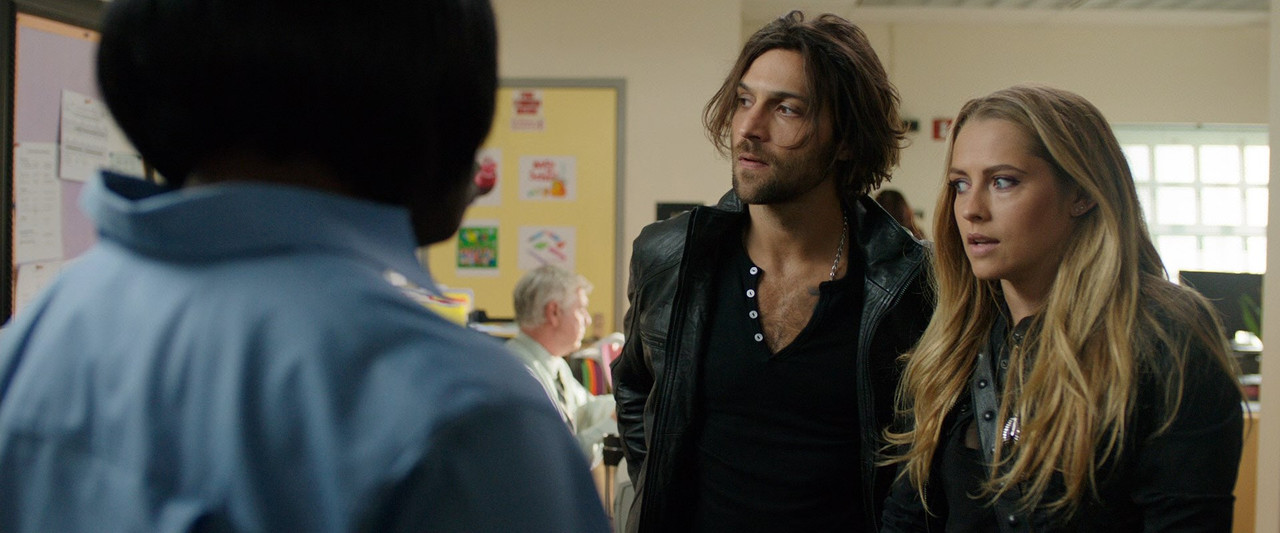 Lights Out 2016 (1080p x265 10bit Tigole).mkv_snapshot_00.14.54_