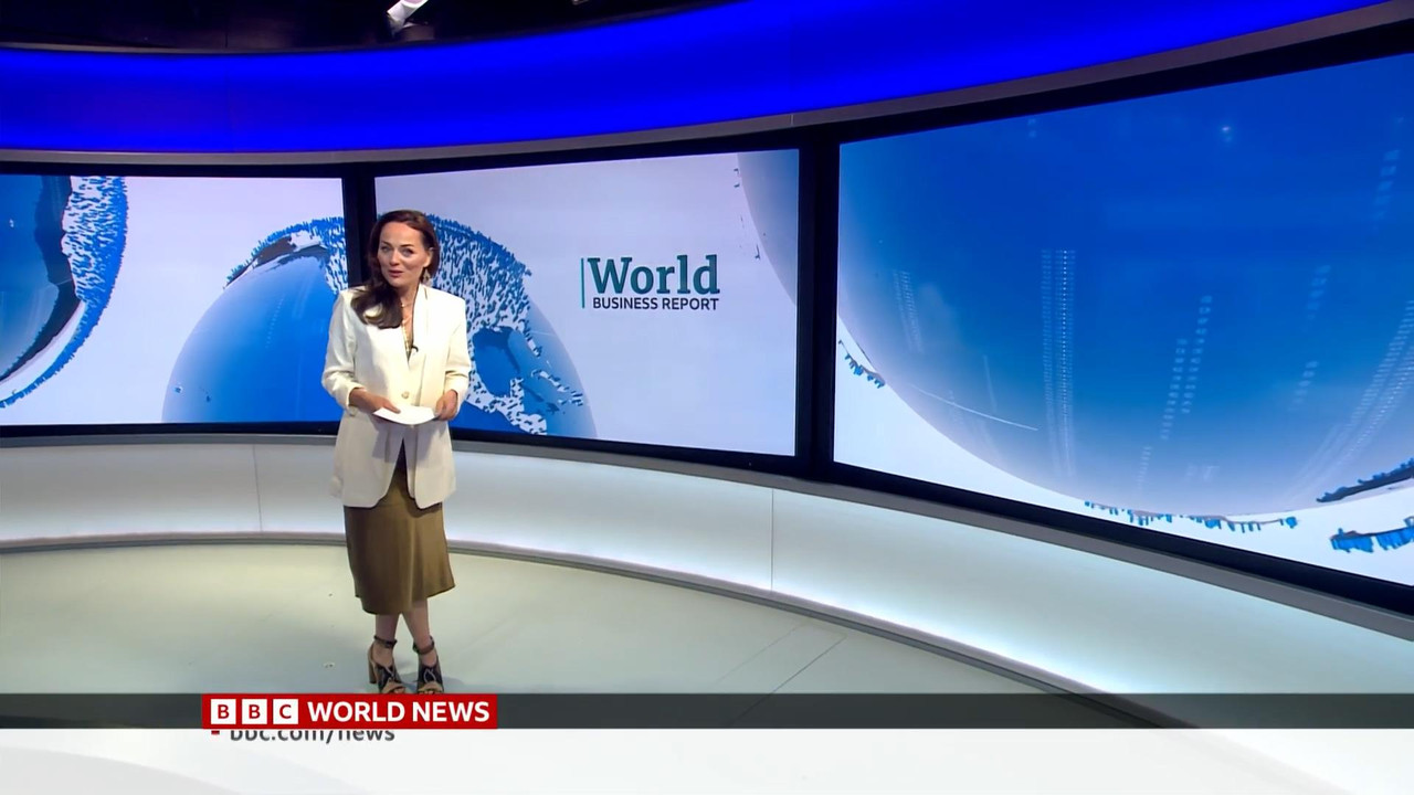 07.15 - 07.45.00 - World Business Report. The host presents and analy....ts_snapshot_05.57_[2022.07.