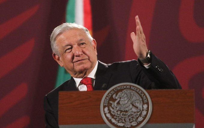 AMLO anuncia incremento al salario de médicos, soldados y policías