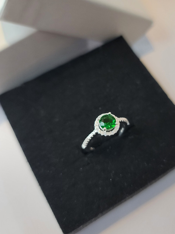 Anillo exclusivo verde #110101