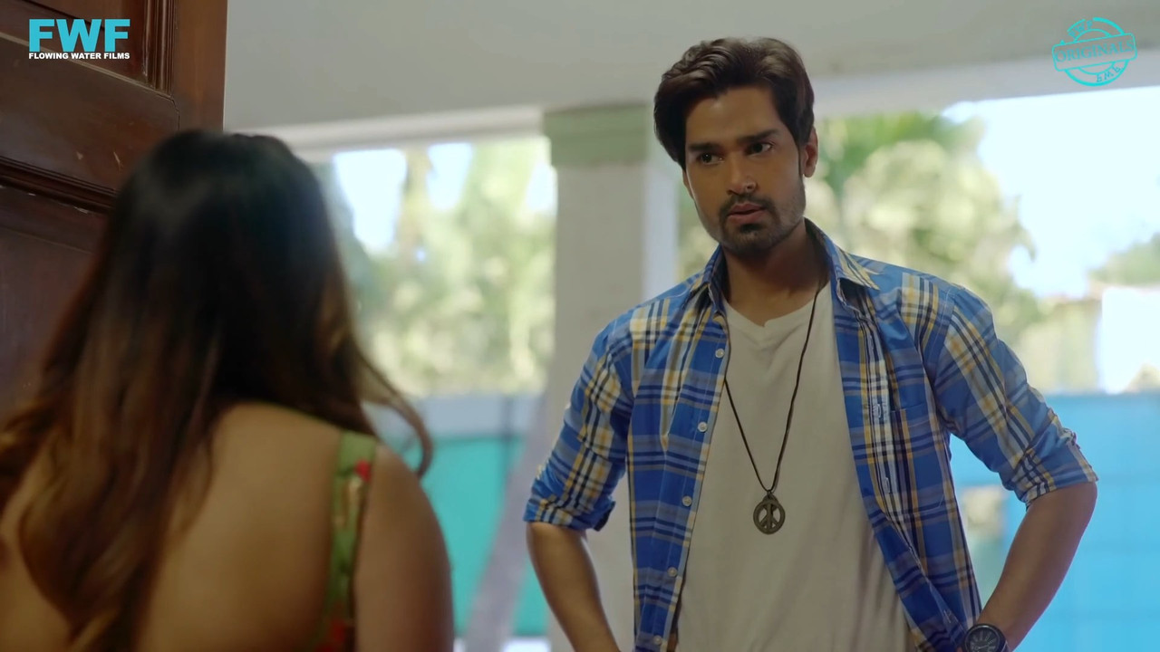 Dincy Vira Hot in saree.mkv_snapshot_01.49.718