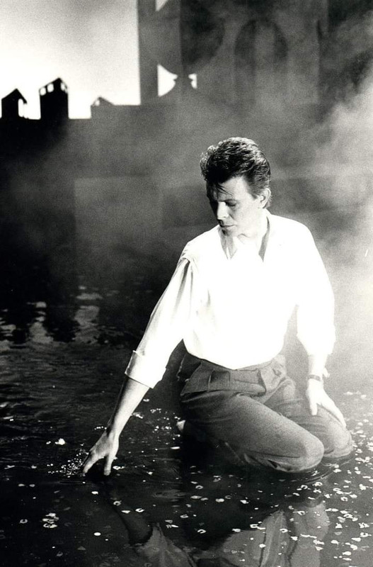 david-bowie-bw.jpg