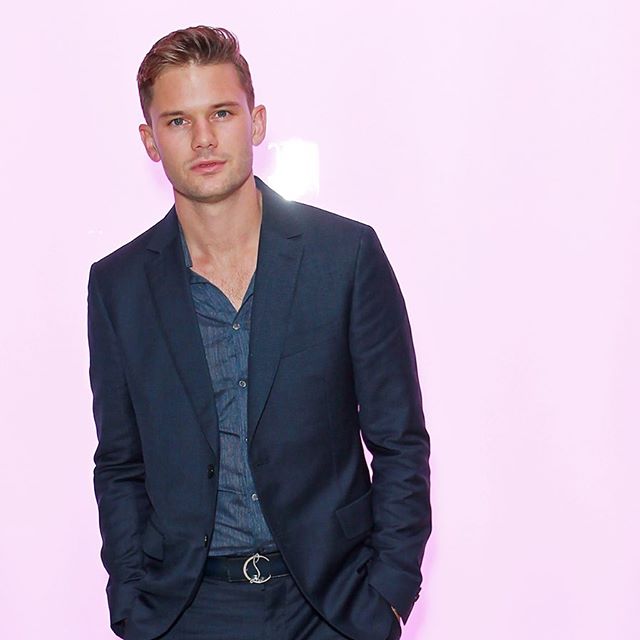 Jeremy William Fredric Smith lebih dikenal sebagai Jeremy Irvine, adalah aktor Inggris yang membuat debut filmnya dalam film perang epik War Horse (2011).