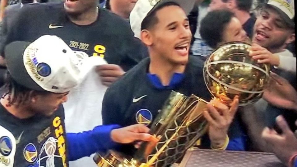 Mexicano Juan Toscano enfrenta a su exequipo y recibirá su anillo de campeón en el inicio de la NBA