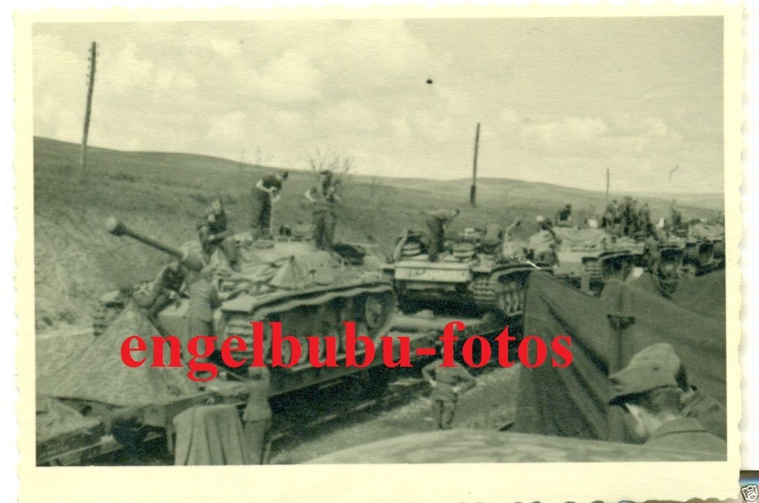 PANZER - STURMGESCHÜTZ - Verladen auf Bahnwagons