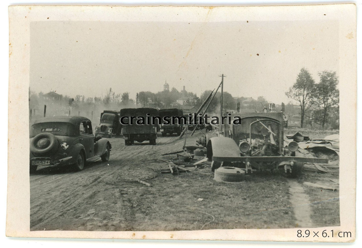 Orig Foto Pkw mit 254 ID Wappen orthodoxe Kirche Russland Estland Litauen 1941