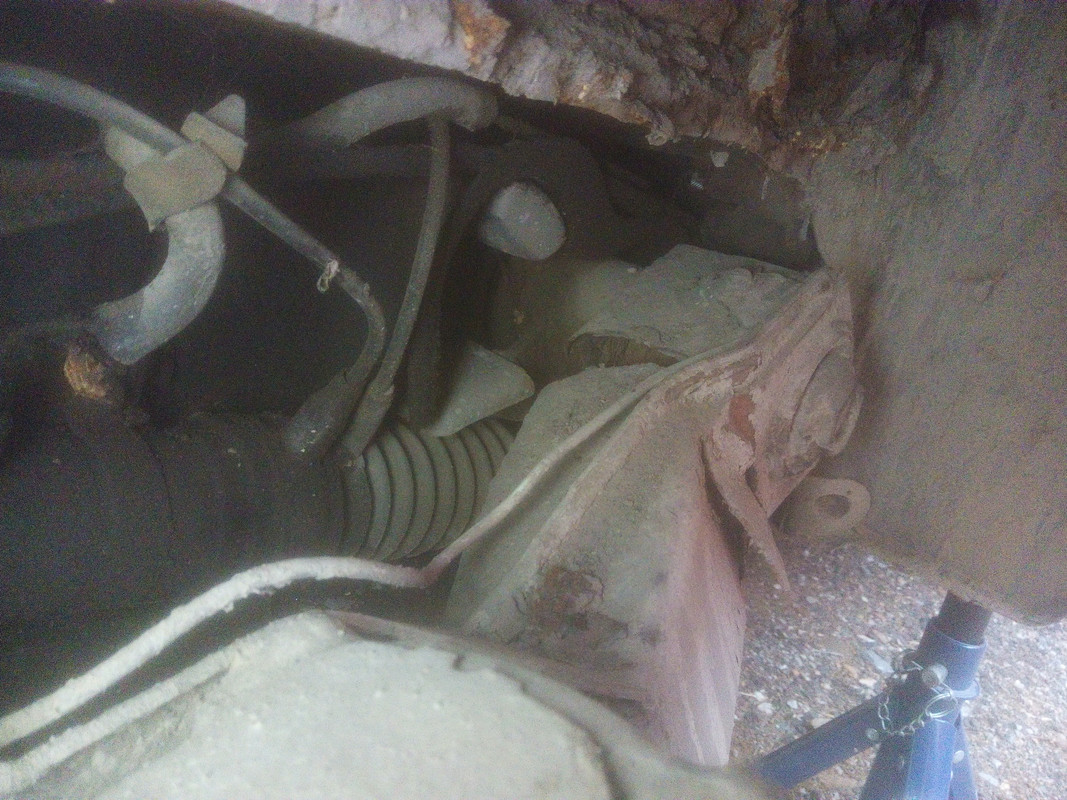 BROKEN SUSPENSION ARM-02