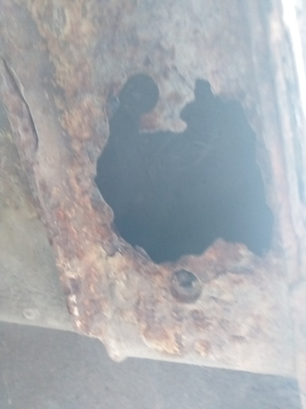 Mes supports-fixations de cric sur R25 TXI qui sont HS (1)