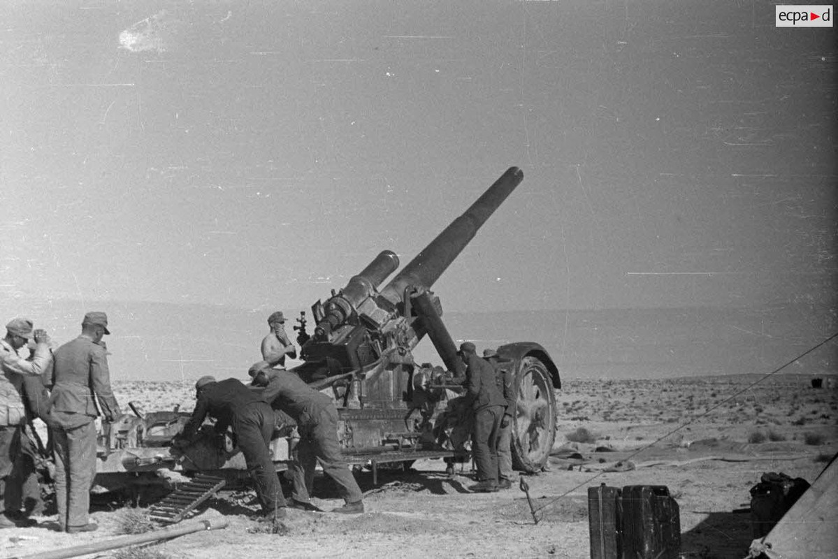 Une pièce d'artillerie allemande de 21 cm Mörser 18..,
