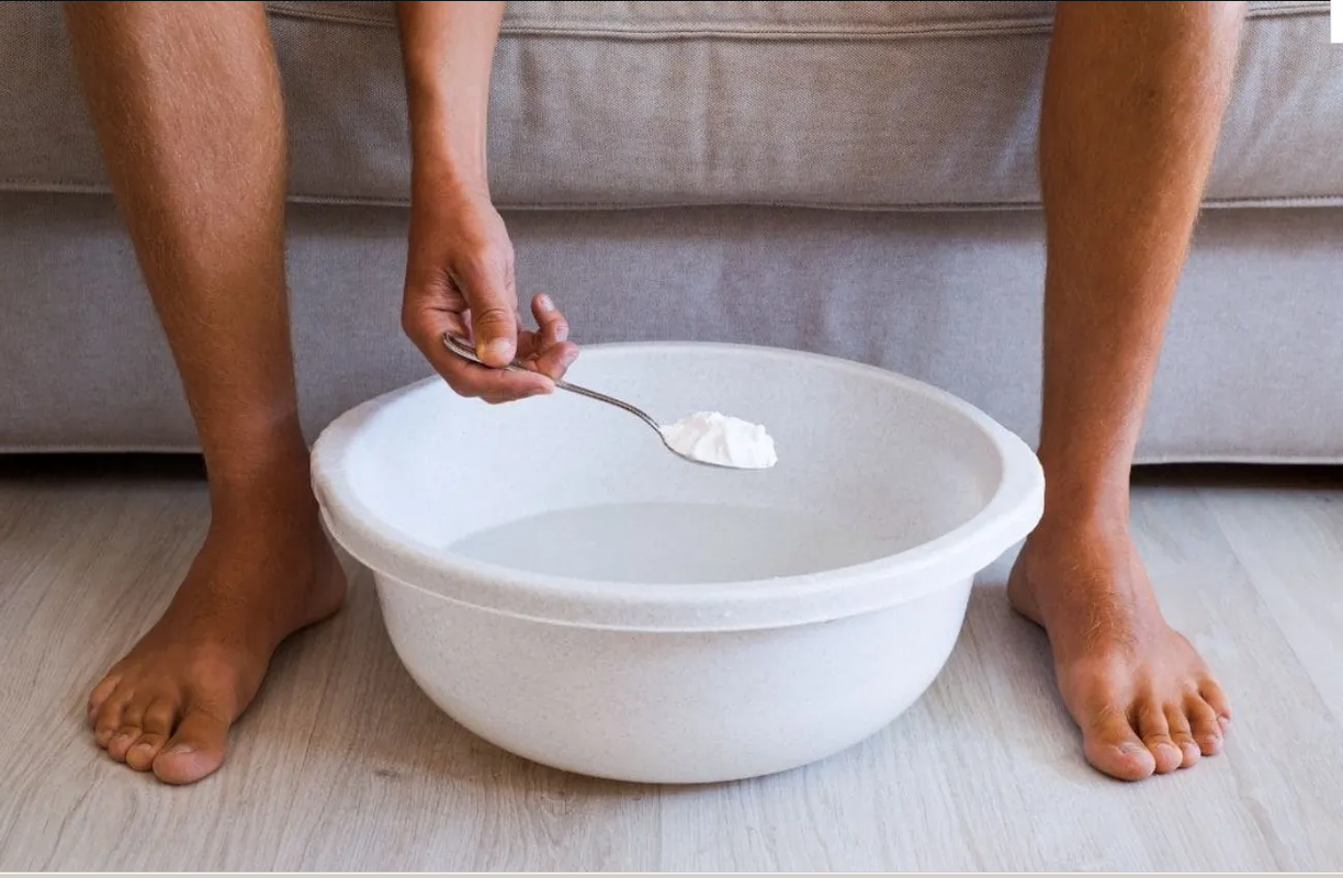 Ingrediente barato que elimina por completo los hongos de las uñas del pie