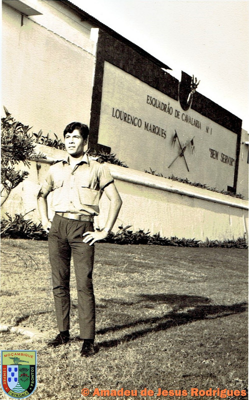 Em Lourenço Marques na entrada do Quartel