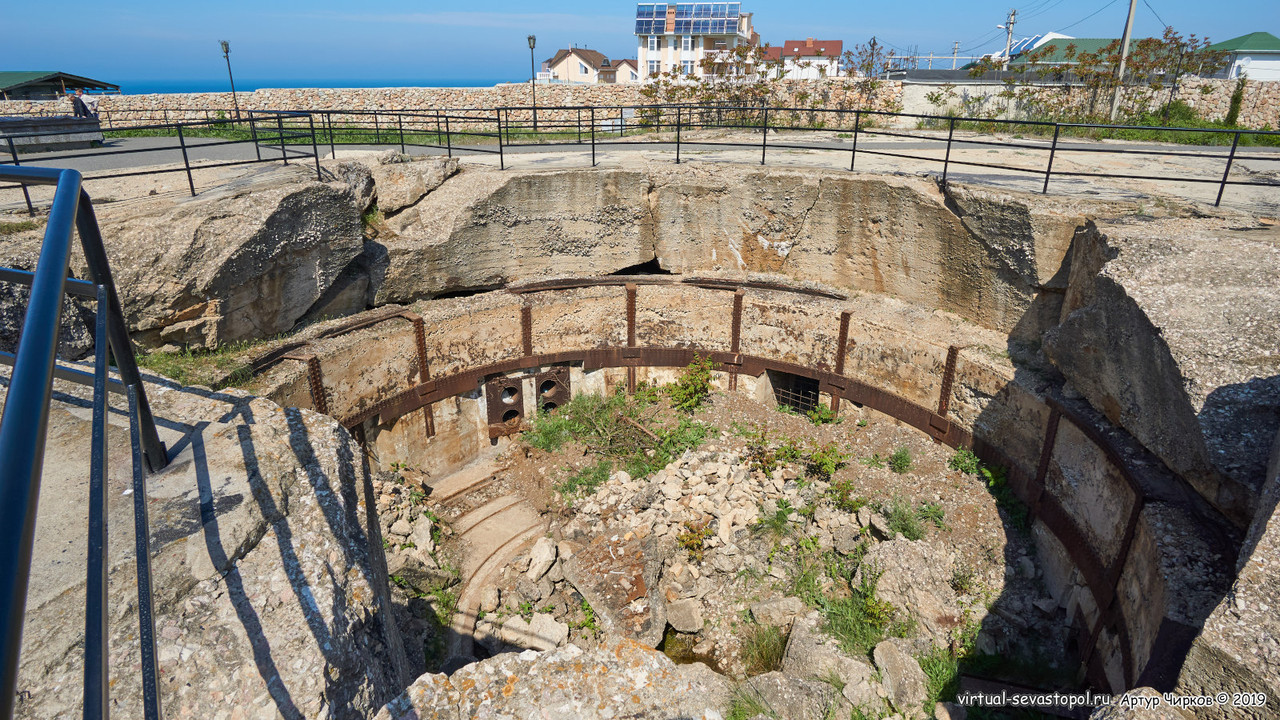 Musee 35e batterie côtière (Fort Maxim Gorki 2) 35-batareya-bashnya-1