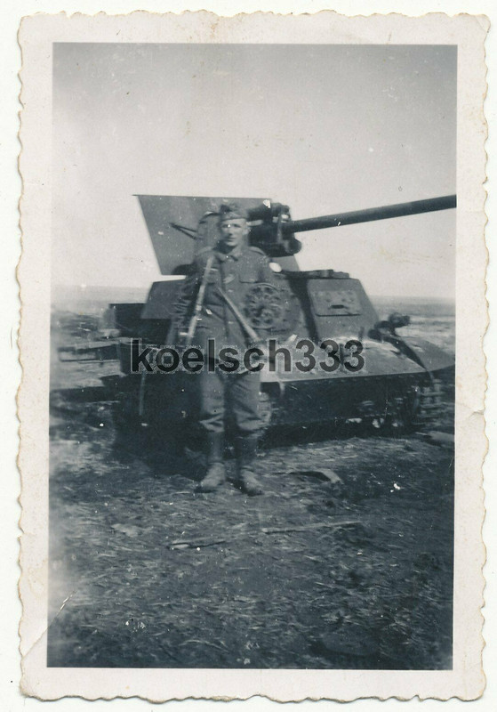 Foto russischer Panzerjäger ZiS-30 Selbstfahrlafette auf T-20 Fahrgestell