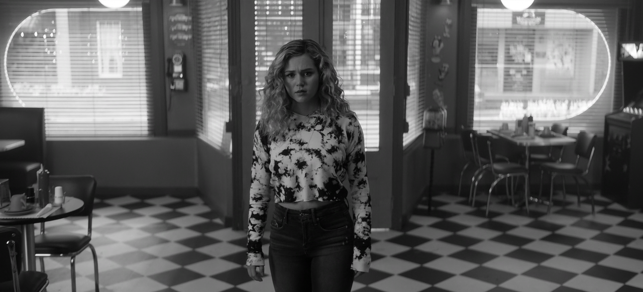 Stargirl.S02E11.Summer.School.Chapter.Eleven.1080p.10bit.AMZN.WEB-DL.DDP5.1.HEVC-Vyndros.mkv_snapsho