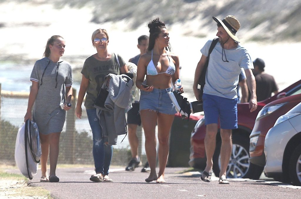 Holly-Young-Upskirt-STARS-com-42