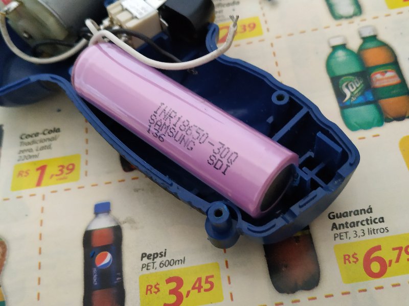 Como troquei bateria recarregável NiCd de parafusadeira pela de Lítio Trocando-Bateria-12