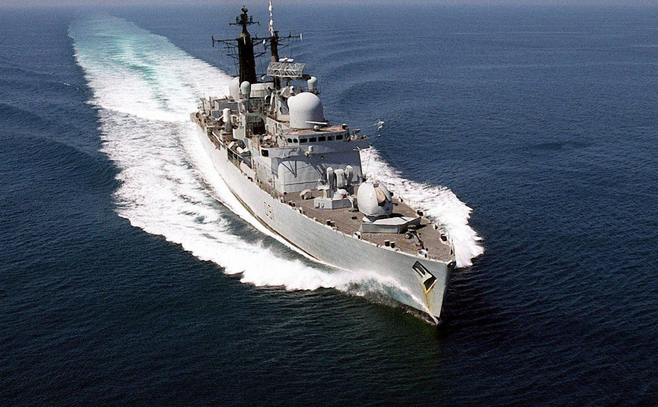 HMS Nottingham (D91)-3