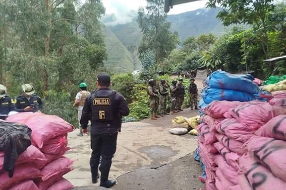 Rescatan a 50 rehenes y detienen a dos personas tras enfrentamiento armado en minera Caravelí de Pataz | Diario de Chimbote
