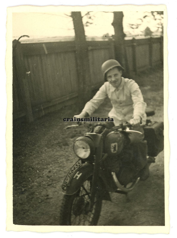 Orig. Foto Kradmelder auf Motorrad mit 68.ID Wappen in Ukraine 1941