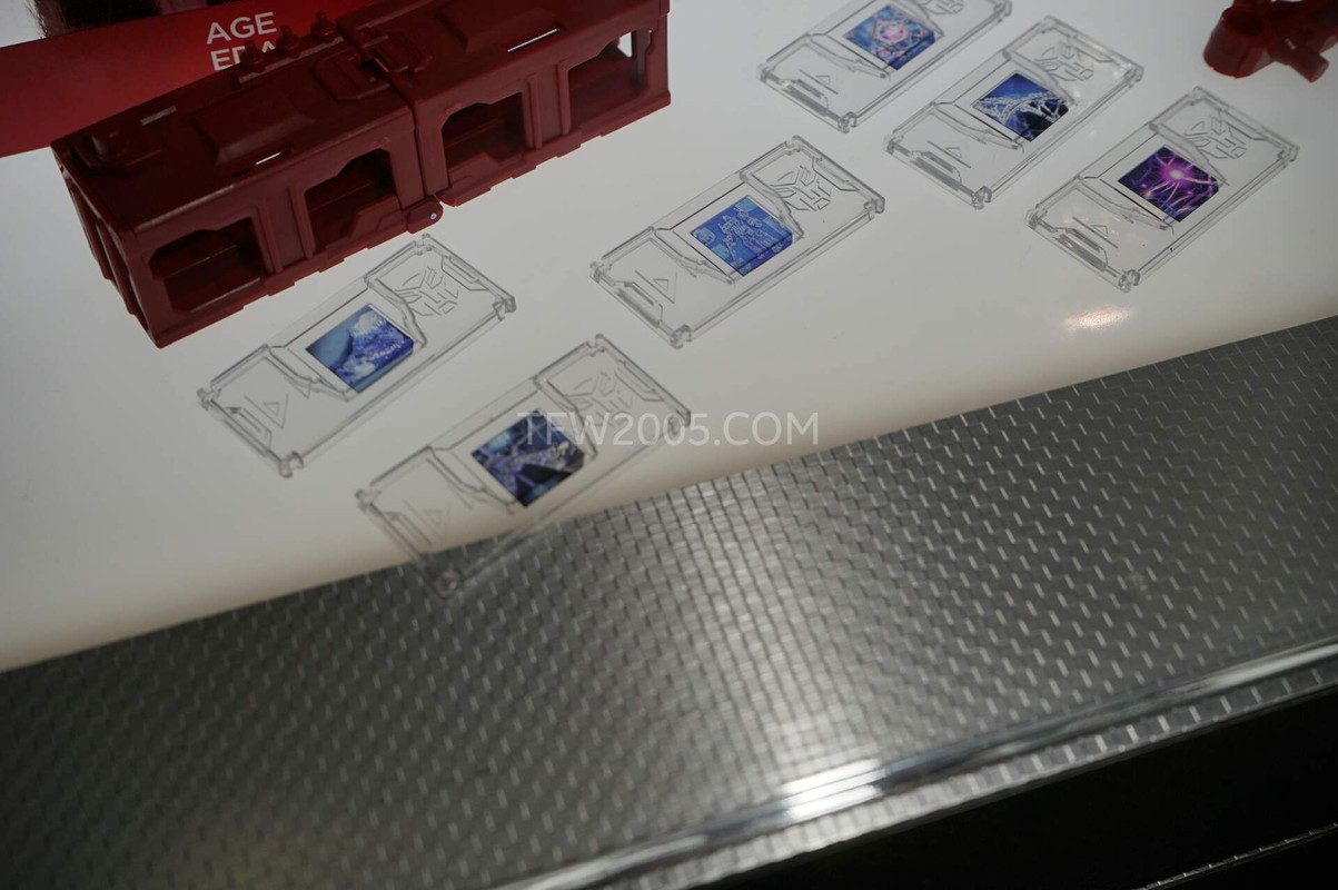 SDCC2015-Hasbro-Case-Transformers-PE-014