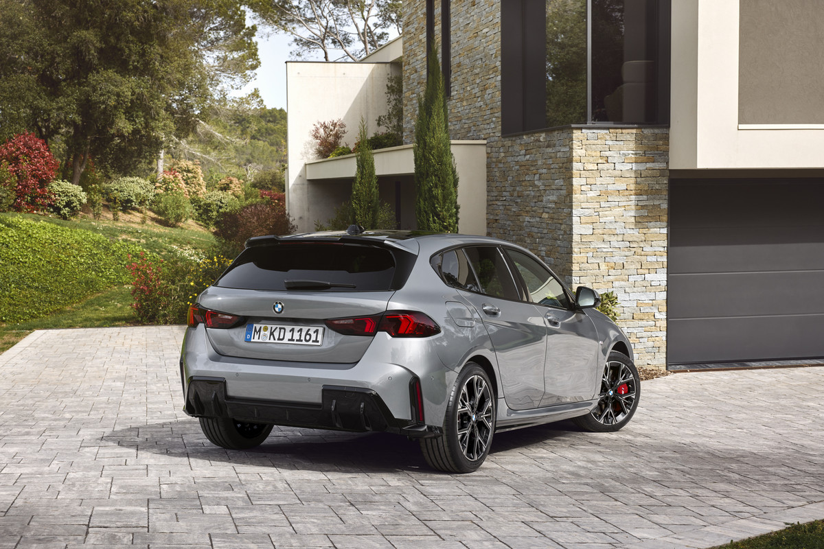 P90550877_highRes_the-all-new-bmw-1-se
