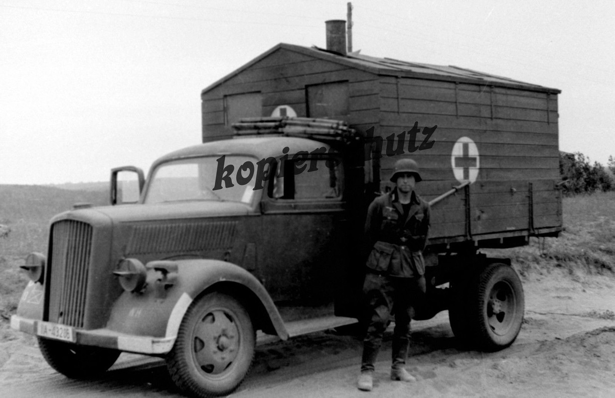 Negativ Rußland Briansk DRK LKW Kofferaufbau Kfz