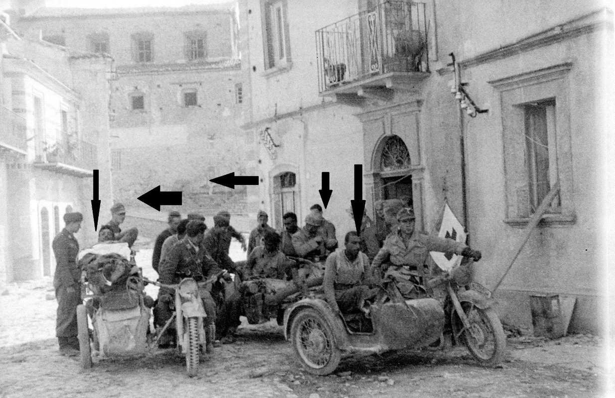 Foto Fallschirmjäger Italien Monte Casino Südfront Verwundete Italiener Krad1944