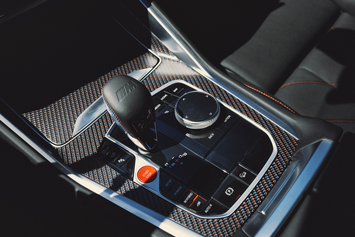 P90499842_highRes_the-bmw-xm-label-red