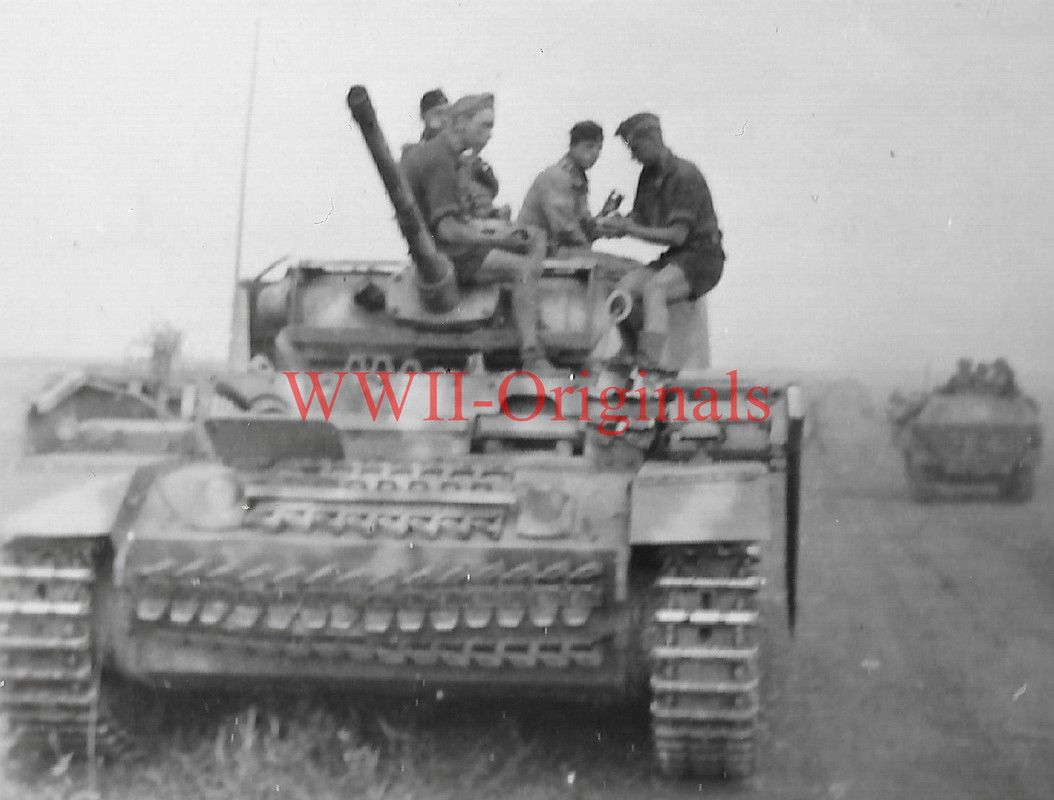WWII Photo Tank Panzer III Seitenschürzen