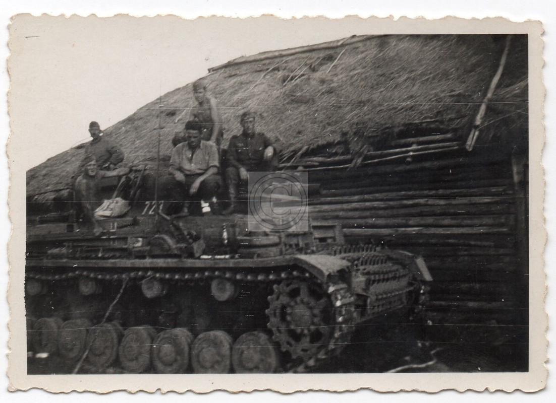 Panzer Tank Kameraden auf Panzer IV Turmnummer Nähe Smolensk