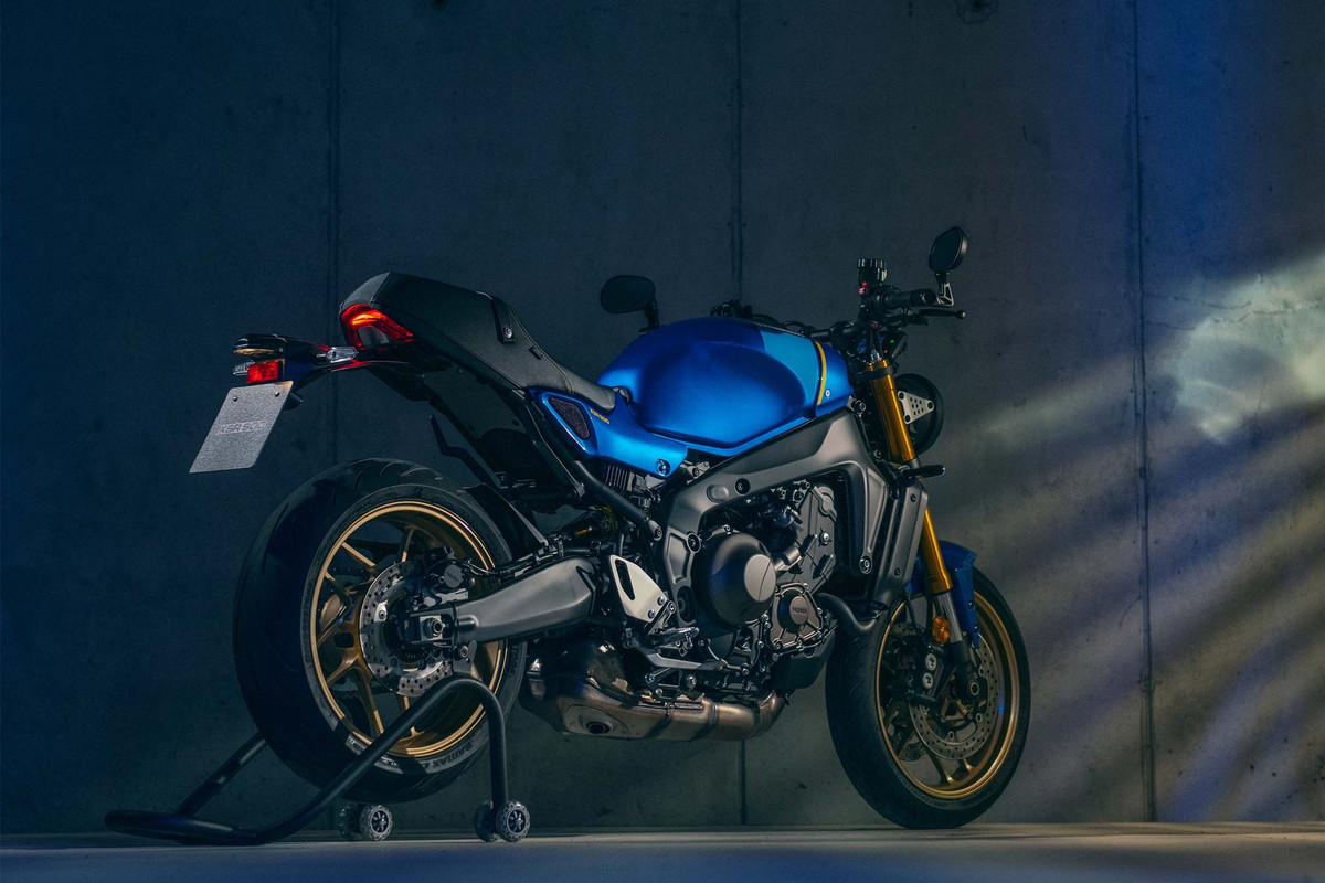 Мотоцикл Yamaha XSR900 2022.