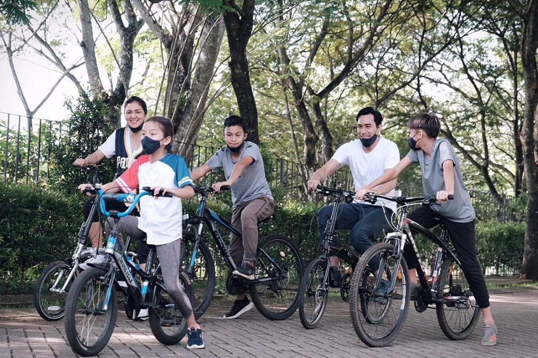 Potret family goals 7 seleb Tanah Air, keluarga idaman banget