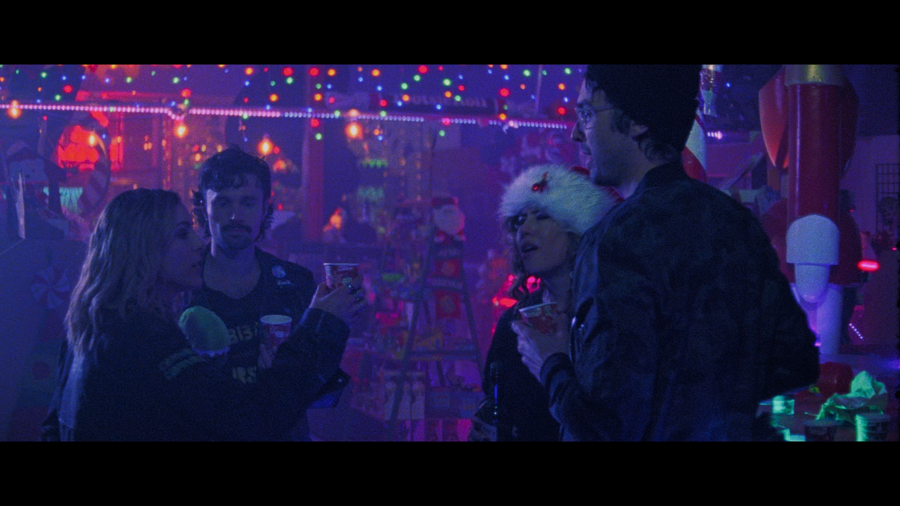 Christmas.Bloody.Christmas.2022.2160p.BDREMUX.HEVC.HDR-Нечипорук.mkv_snapshot_00.13.01.125