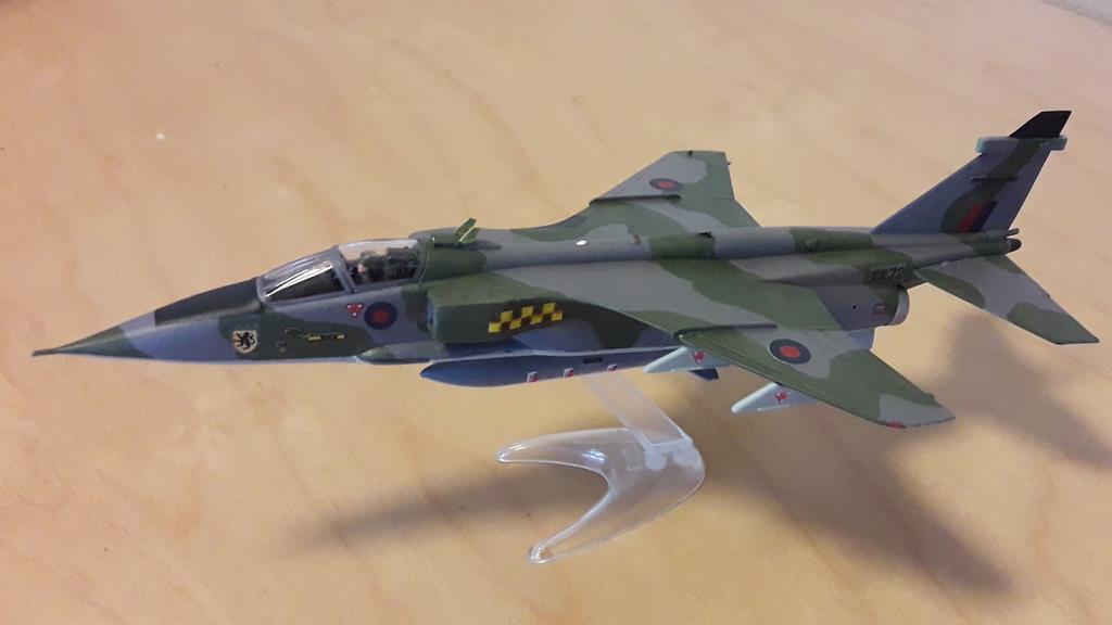 【人気商品】 Airfix 1/72 Inspection for Ready - GR1 Jaguar Sepecat 軍用機