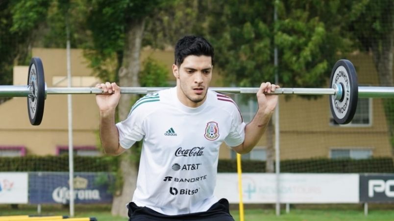 Guillermo Ochoa defiende a Raúl Jiménez en Selección Mexicana: 