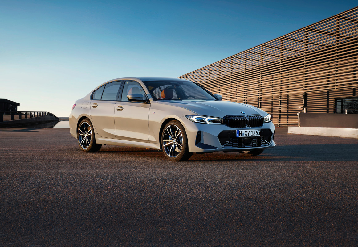 P90462504_highRes_the-new-bmw-3-series